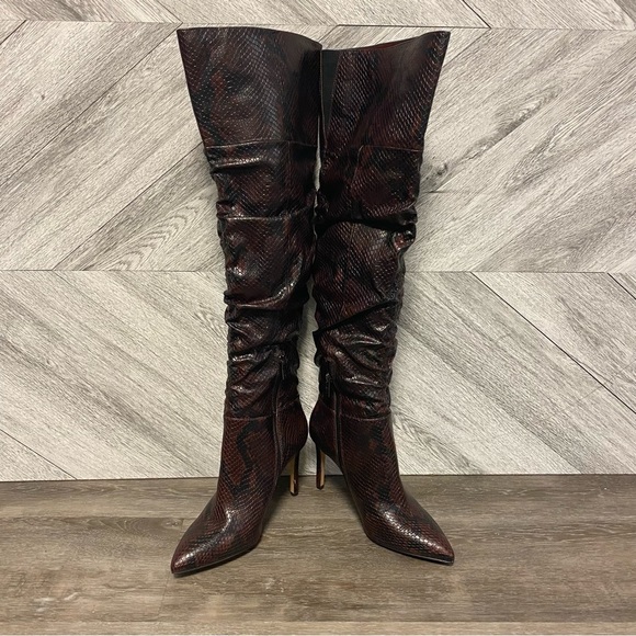VINCE CAMUTO | Kentelli Ruched Boot Wine Snakeskin NEW - Picture 5 of 11